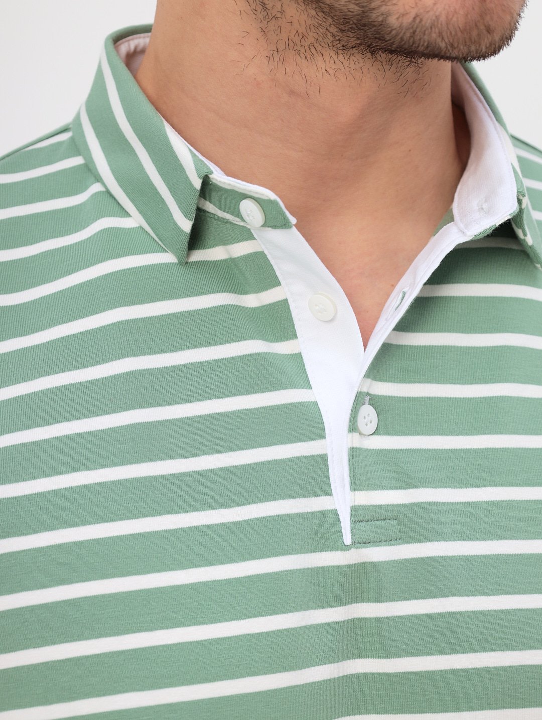 G144-KD4-UT22 (зеленая полоска) Джемпер мужской с воротником поло короткий рукав